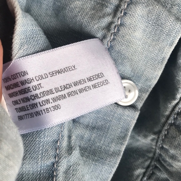 *FEATURED ITEM* 🍂 Chambray Button Up Shirt - Picture 5 of 5